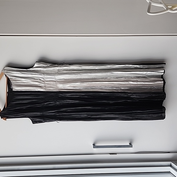 St John Couture Pleated midi Metallic Tri Tone Silk Dress - Picture 1 of 11